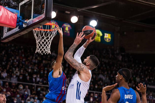 December 10, 2021, Barcelona, Barcelona, Spain: Vincent Poirier of Real Madrid in action during the Turkish Airlines EuroLeague match between FC Barcelona, Barca and Real madrid at Palau Blaugrana on December 10, 2021 in Barcelona, Spain. Barcelona Spain - ZUMAa181 20211210_zaa_a181_033 Copyright: xJavierxBorregox