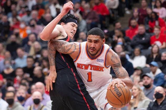December 10, 2021, Toronto, ON, CAN: New York Knicks Obi Toppin, right, drives at Toronto Raptors Yuta Watanabe during second half NBA, Basketball Herren, USA basketball action in Toronto on Friday, December 10, 2021. Obi Toppin ; Yuta Watanabe - ZUMAc35_ 20211210_zaf_c35_186 Copyright: xChrisxYoungx
