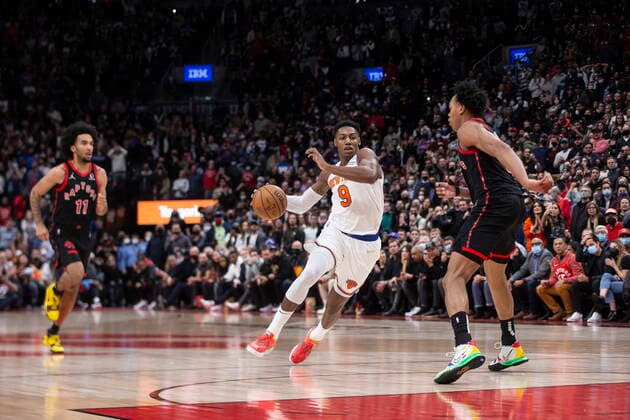 December 10, 2021, Toronto, ON, CAN: New York Knicks RJ Barrett, centre, drives towards Toronto Raptors Scottie Barnes as Raptors Justin Champagnie looks on during second half NBA, Basketball Herren, USA basketball action in Toronto on Friday, December 10, 2021. RJ Barrett; Scottie Barnes; Justin Champagnie - ZUMAc35_ 20211210_zaf_c35_189 Copyright: xChrisxYoungx