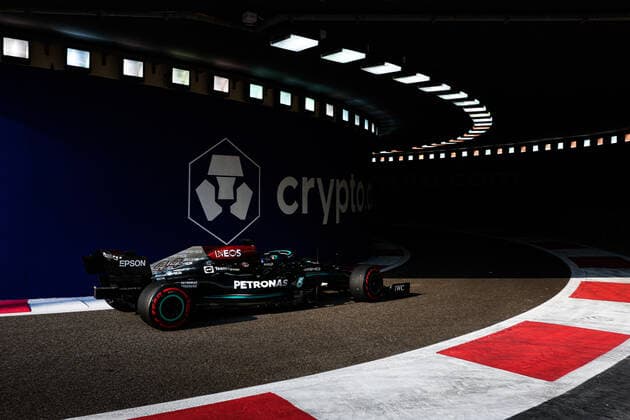 44 HAMILTON Lewis (gbr), Mercedes AMG F1 GP W12 E Performance, action during the Formula 1 Etihad Airways Abu Dhabi Grand Prix 2021, 22th round of the 2021 FIA Formula One World Championship, WM, Weltmeisterschaft from December 10 to 12, 2021 on the Yas Marina Circuit, in Yas Island, Abu Dhabi - F1 - ABU DHABI GRAND PRIX 2021 DPPI Panoramic  00121045_AV6_6941
