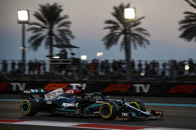 44 HAMILTON Lewis (gbr), Mercedes AMG F1 GP W12 E Performance, action during the Formula 1 Etihad Airways Abu Dhabi Grand Prix 2021, 22th round of the 2021 FIA Formula One World Championship, WM, Weltmeisterschaft from December 10 to 12, 2021 on the Yas Marina Circuit, in Yas Island, Abu Dhabi - F1 - ABU DHABI GRAND PRIX 2021 DPPI Panoramic  00121045__V2_1636.JPG