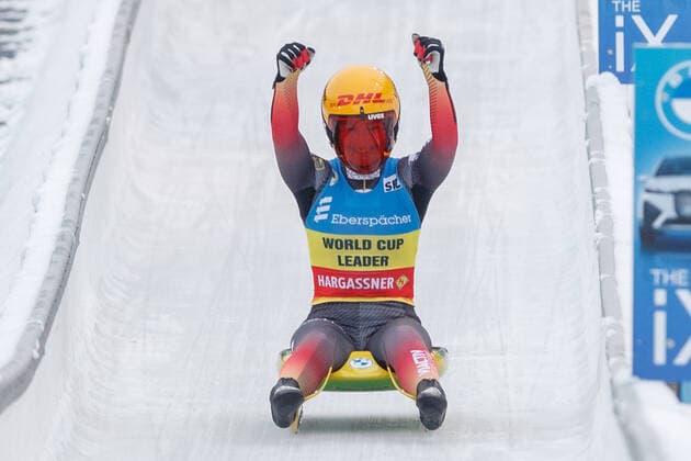 Bilder des Jahres 2021, Sport 12 Dezember Sport Themen der Woche KW49 Sport Bilder des Tages Julia Taubitz (GER, Deutschland); Zweitplatzierte, Silbermedaille, silver medal; Jubel, celebration, 12 11 2021, Altenberg (Deutschland), Eberspaecher Luge World Cup Altenberg *** Julia Taubitz GER, Germany runner-up, silver medal, silver medal Jubel, celebration, 12 11 2021, Altenberg Germany , Eberspaecher Luge World Cup Altenberg xprx