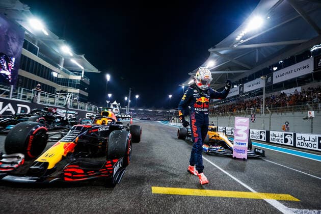 VERSTAPPEN Max (ned), Red Bull Racing Honda RB16B, portrait pole position during the Formula 1 Etihad Airways Abu Dhabi Grand Prix 2021, 22th round of the 2021 FIA Formula One World Championship, WM, Weltmeisterschaft from December 10 to 12, 2021 on the Yas Marina Circuit, in Yas Island, Abu Dhabi - F1 - ABU DHABI GRAND PRIX 2021 DPPI Panoramic  00121045__V2_1925