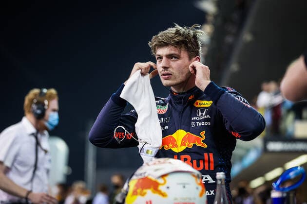 VERSTAPPEN Max (ned), Red Bull Racing Honda RB16B, portrait during the Formula 1 Etihad Airways Abu Dhabi Grand Prix 2021, 22th round of the 2021 FIA Formula One World Championship, WM, Weltmeisterschaft from December 10 to 12, 2021 on the Yas Marina Circuit, in Yas Island, Abu Dhabi - F1 - ABU DHABI GRAND PRIX 2021 DPPI Panoramic  00121045_AV6_7366