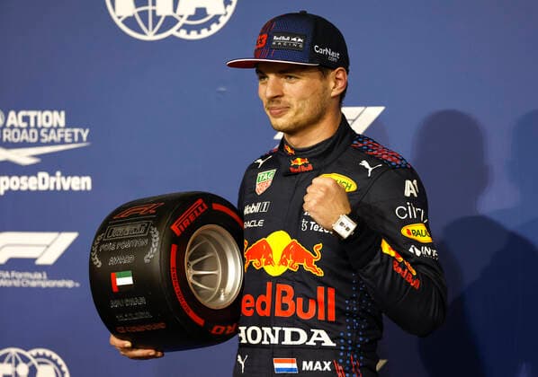 Formula 1, UAE GP in Abu Dhabi, Max Verstappen receives Pirelli Pole Position Award