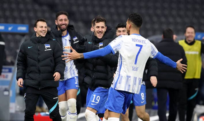 Sport Themen der Woche KW49 Sport Bilder des Tages Vladimir Darida, Ishak Belfodil, Stevan Jovetic, Davie Selke 2:0 jubelnd Freude Emotion Jubel nach 2:0 Fußball Fussball DFL Bundesliga Herren Saison 2021 2022 11.12.2021 Hertha BSC Berlin vs. DSC Arminia Bielefeld *** Vladimir Darida, Ishak Belfodil, Stevan Jovetic, Davie Selke 2 0 jubilant joy emotion jubilation after 2 0 sports football soccer DFL Bundesliga men season 2021 2022 11 12 2021 Hertha BSC Berlin vs DSC Arminia Bielefeld