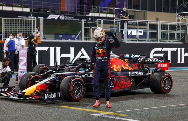 VERSTAPPEN Max (ned), Red Bull Racing Honda RB16B, portrait during the Formula 1 Etihad Airways Abu Dhabi Grand Prix 2021, 22th round of the 2021 FIA Formula One World Championship, WM, Weltmeisterschaft from December 10 to 12, 2021 on the Yas Marina Circuit, in Yas Island, Abu Dhabi - F1 - ABU DHABI GRAND PRIX 2021 DPPI Panoramic  00121045_F12021GP22ARE_JK252469