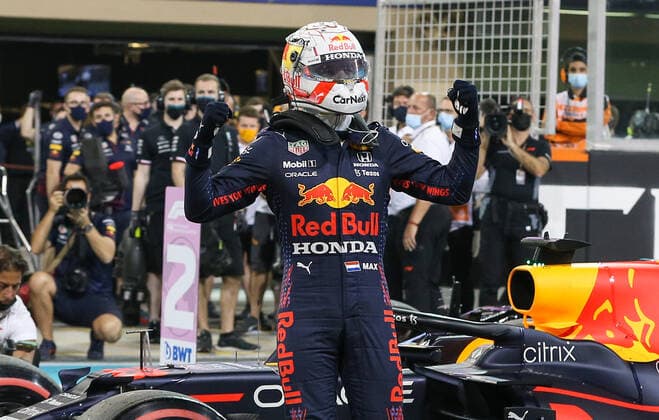 ABU DHABI GRAND PRIX 2021, 11 12 2021 Yas Marina Circuit, Yas Island, 11 December 2021 Max Verstappen (NED), Red Bull Racing RB16B celebrates pole during the FORMULA 1 ETIHAD AIRWAYS ABU DHABI GRAND PRIX 2021 United Arab Emirates Phil Duncan Editorial Use Only Copyright: xPhilxDuncanx ESM-0290-0024