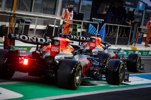 PEREZ Sergio (mex), Red Bull Racing Honda RB16B, VERSTAPPEN Max (ned), Red Bull Racing Honda RB16B, action during the Formula 1 Etihad Airways Abu Dhabi Grand Prix 2021, 22th round of the 2021 FIA Formula One World Championship, WM, Weltmeisterschaft from December 10 to 12, 2021 on the Yas Marina Circuit, in Yas Island, Abu Dhabi - F1 - ABU DHABI GRAND PRIX 2021 DPPI Panoramic 20211211_GOODEN_FG0O9751