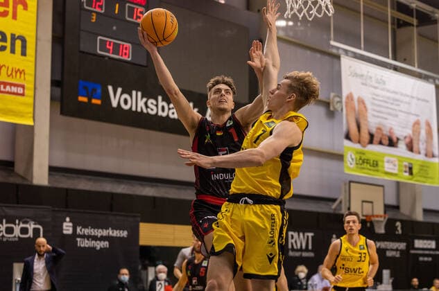 Zachary Ensminger Artland Dragons, 1 ¨¨Tigers Tübingen vs Artland Dragons, 2 Basketball, Bundesliga, Pro A, Barmer 2 Basketball, Matchday 13, Season 2021 2022, 11 12 2021, ¨¨ Tigers Tübingen Artland Dragons, Basketball, 2 Bundesliga, Barmer 2 Basketball, Matchday 13, Season 2021 2022, 11 12 2021 Rottenburg. Copyright: xDennisxDuddek xEibnerxPressefotox EP_DDK
