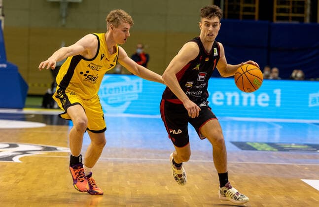 Zachary Ensminger Artland Dragons, 1 ¨¨Tigers Tübingen vs Artland Dragons, 2 Basketball, Bundesliga, Pro A, Barmer 2 Basketball, Matchday 13, Season 2021 2022, 11 12 2021, ¨¨ Tigers Tübingen Artland Dragons, Basketball, 2 Bundesliga, Barmer 2 Basketball, Matchday 13, Season 2021 2022, 11 12 2021 Rottenburg. Copyright: xDennisxDuddek xEibnerxPressefotox EP_DDK