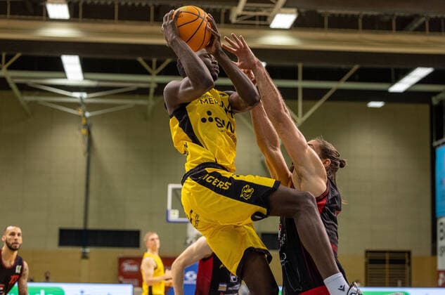 Bakary Dibba Tigers Tuebingen, 44 ¨¨Tigers Tuebingen vs Artland Dragons, 2 Basketball, Bundesliga, Pro A, Barmer 2 Basketball, Matchday 13, Season 2021 2022, 11 12 2021, ¨¨ Tigers Tuebingen Artland Dragons, Basketball, 2 Bundesliga, Barmer 2 Basketball, Matchday 13, Season 2021 2022, 11 12 2021 Rottenburg. Copyright: xDennisxDuddek xEibnerxPressefotox EP_DDK