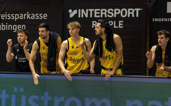 Mateo Seric Tigers Tuebingen, 17 , Timo Lanmueller Tigers Tuebingen, 7 , Erol Ersek Tigers Tuebingen, 11 , Gianni Otto Tigers Tuebingen, 10 ¨¨Tigers Tuebingen vs Artland Dragons, 2 Basketball, Bundesliga, Pro A, Barmer 2 basketball, matchday 13, season 2021 2022, 11 12 2021, ¨¨Tigers Tuebingen Artland Dragons, basketball, 2 Bundesliga, Barmer 2 basketball, matchday 13, season 2021 2022, 11 12 2021 Rottenburg. Copyright: xDennisxDuddek xEibnerxPressefotox EP_DDK