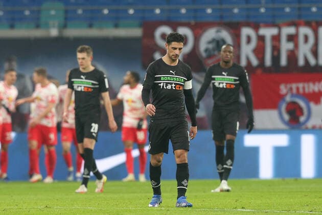 Sport Themen der Woche KW49 Sport Bilder des Tages 11.12.2021, xtgx, Fussball 1. Bundesliga, RB Leipzig - Borussia Moenchengladbach emspor, v.l. Gladbach um Lars Stindl (Gladbach, 13) enttaeuscht, schaut enttaeuscht, niedergeschlagen, disappointed (DFL DFB REGULATIONS PROHIBIT ANY USE OF PHOTOGRAPHS as IMAGE SEQUENCES and or QUASI-VIDEO) Leipzig *** 11 12 2021, xtgx, football 1 Bundesliga, RB Leipzig Borussia Moenchengladbach emspor, v l Gladbach around Lars Stindl Gladbach, 13 disappointed, looks disappointed, disappointed DFL DFB REGULATES PROHIBIT ANY USE OF PHOTOGRAPHS as IMAGE SEQUENCES and or QUASI VIDEO Leipzig