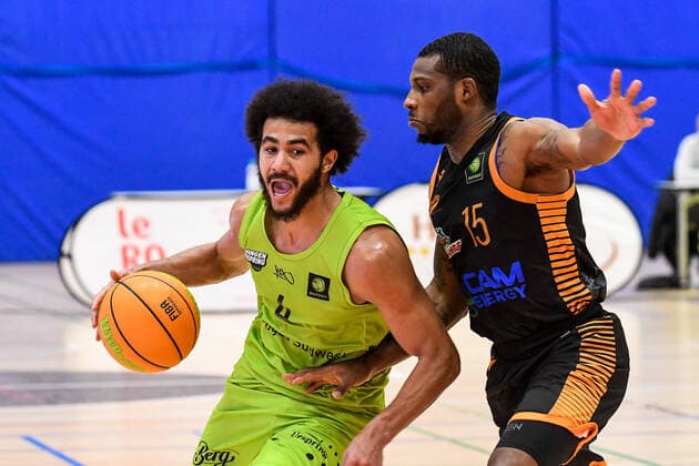 GER, ProA, Team Ehingen Urspring vs RASTA Vechta 11 12 2021, JVG Halle, Ehingen, GER, ProA, Team Ehingen Urspring vs RASTA Vechta, pictured Tyler Cheese Ehingen, 4 , James Washington Vechta, 15 nordphotoxGmbHx xHafner nph00200