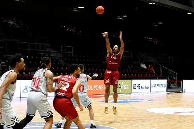 11 12 2021, easyCredit Basketball Bundesliga, BBL, 2021 2022 season, men, Chemnitz Niners Jobstairs Giessen 46ers Darion Atkins, Niners Chemnitz Chemnitz Fair Chemnitz Saxony Germany