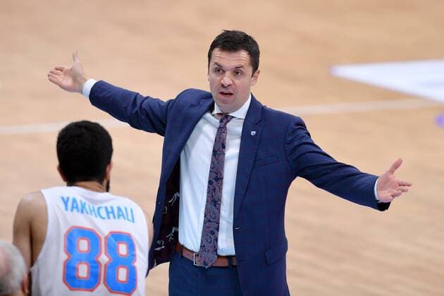 Igor Jovovic coach, head coach Mitteldeutscher BC disappointed, frustrated, emotion , Basketball, Bundesliga, BBL, BG Goettingen Syntainics MBC, 11 12 2021, BG Goettingen Mitteldeutscher BC, Basketball, Bundesliga, GER, BBL, 11 12 2021 Goettingen Copyright: xEibner-Pressefotox-xRolandxSippelx