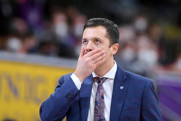 Igor Jovovic coach, head coach Mitteldeutscher BC disappointed, frustrated, emotion , Basketball, Bundesliga, BBL, BG Goettingen Syntainics MBC, 11 12 2021, BG Goettingen Mitteldeutscher BC, Basketball, Bundesliga, GER, BBL, 11 12 2021 Goettingen Copyright: xEibner-Pressefotox-xRolandxSippelx