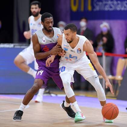 Jamel Morris Mitteldeutscher BC on the ball , Kamar Baldwin BG Goettingen L , Basketball, Bundesliga, BBL, BG Goettingen Syntainics MBC, 11 12 2021, BG Goettingen Mitteldeutscher BC, Basketball, Bundesliga, GER, BBL, 11 12 2021 Goettingen Copyright: xEibner-Pressefotox-xRolandxSippelx