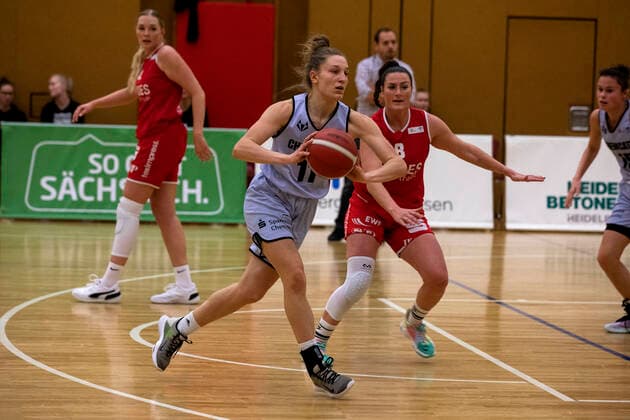 11 12 2021, 2 Toyota Womens Basketball Bundesliga North, DBBL, 2021 2022 season, women, Chemcats Chemnitz BG 89 AVIDES Hurricanes Lucile Peroche, ChemCats Chemnitz Chemnitz Sporthalle am Schlossteich Saxony Germany