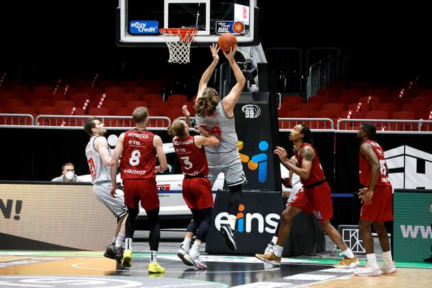 11 12 2021, 2 Toyota Womens Basketball Bundesliga North, DBBL, 2021 2022 season, women, Chemcats Chemnitz BG 89 AVIDES Hurricanes John Bryant, Jobstairs Giessen 46ers, Malte Ziegenhagen, Niners Chemnitz Chemnitz Sporthalle am Schlossteich Sachsen Germany