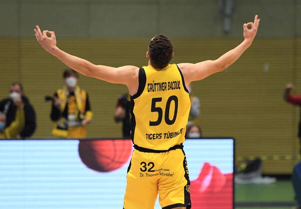 Basketball 2 Bundesliga 2021 2022 13 Matchday 20 11 2021 in Rottenburg Tigers Tuebingen Artland Dragons JUBEL Joanic Gruettner Bacoul Tigers