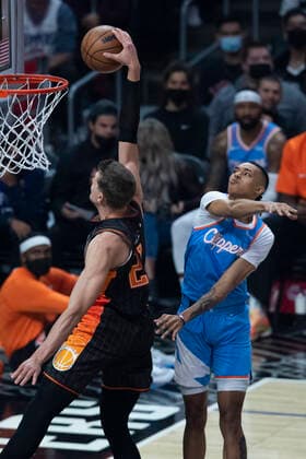 LOS ANGELES, CA - DECEMBER 11: Orlando Magic center Moritz Wagner (21) gets past LA Clippers guard Brandon Boston Jr. (4) for a dunk in the first half during an NBA, Basketball Herren, USA game on December 11, 2021, at the Staples Center in Los Angeles, CA. (Photo by John McCoy Icon Sportswire) NBA: DEC 11 Magic at Clippers Icon2112110730