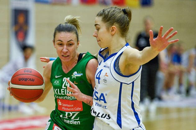 Halle, Germany 11 December 2021 1 BBL Women 2021 2022 Gisa Lions SV Halle vs Rutrinic Stars Keltern v li in duel Matea Tavic Keltern and Lotta Stach Halle SWH arena Sachsen Anhalt Copyright: xFotostandx xxBallaschx