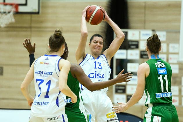 Halle, Germany 11 December 2021 1 BBL Women 2021 2022 Gisa Lions SV Halle vs Rutrinic Stars Keltern v li Charlotte Kreuter Halle ,Devran Tanacan Halle and Mailis Pokk Keltern SWH arena Sachsen Anhalt. Copyright: xFotostandx xxBallaschx