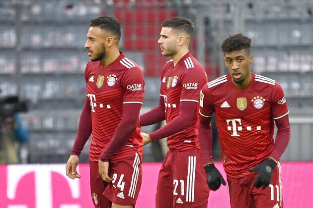 v li Corentin TOLISSO Bayern Muenchen , grabs his thigh,injured,injury Lucas HERNANDEZ Bayern Muenchen , Kingsley COMAN Bayern Muenchen Action Football 1 Bundesliga season 2021 2022,15 matchday, matchday15 FC Bayern Muenchen 1 FSV Mainz 05 2 1, on 11 12 2021, A L L I A N Z A R E N A Muenchen