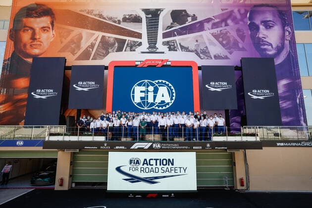 FIA Group photo during the Formula 1 Etihad Airways Abu Dhabi Grand Prix 2021, 22th round of the 2021 FIA Formula One World Championship, WM, Weltmeisterschaft from December 10 to 12, 2021 on the Yas Marina Circuit, in Yas Island, Abu Dhabi - F1 - ABU DHABI GRAND PRIX 2021 - RACE DPPI Panoramic  00121046__V2_2049