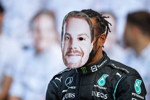 HAMILTON Lewis (gbr), Mercedes AMG F1 GP W12 E Performance, portrait with a mask of BOTTAS Valtteri (fin), Mercedes AMG F1 GP W12 E Performance, portrait during the Formula 1 Etihad Airways Abu Dhabi Grand Prix 2021, 22th round of the 2021 FIA Formula One World Championship, WM, Weltmeisterschaft from December 10 to 12, 2021 on the Yas Marina Circuit, in Yas Island, Abu Dhabi - F1 - ABU DHABI GRAND PRIX 2021 - RACE DPPI Panoramic 00121046__V2_2147