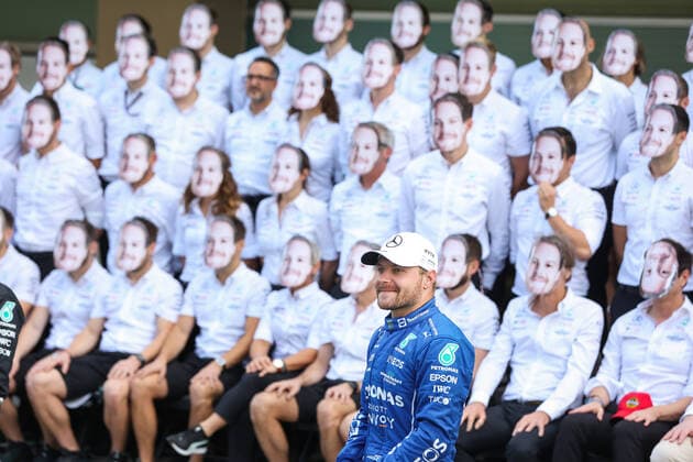 Team picture with a mask of BOTTAS Valtteri (fin), Mercedes AMG F1 GP W12 E Performance, portrait during the Formula 1 Etihad Airways Abu Dhabi Grand Prix 2021, 22th round of the 2021 FIA Formula One World Championship, WM, Weltmeisterschaft from December 10 to 12, 2021 on the Yas Marina Circuit, in Yas Island, Abu Dhabi - F1 - ABU DHABI GRAND PRIX 2021 - RACE DPPI Panoramic  00121046_AV6_7890