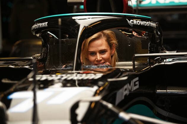 12 12 2021, xekx, Formula 1 FIA, Abu Dhabi Grand Prix 2021 emspor, Valtteri Bottas partner Tiffany Cromwell may sit in Bottas Mercedes DFL DFB REGULATES PROHIBIT ANY USE OF PHOTOGRAPHS as IMAGE SEQUENCES and or QUASI VIDEO Abu Dhabi eel-fotografie Eberhard Krieger