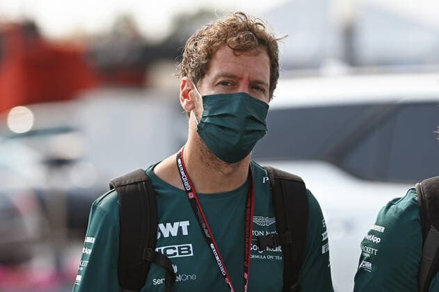 12 12 2021, xekx, Formula 1 FIA, Abu Dhabi Grand Prix 2021 emspor, Sebastian Vettel Aston Martin F1 Team, 5 DFL DFB REGULATIONS PROHIBIT ANY USE OF PHOTOGRAPHS as IMAGE SEQUENCES and or QUASI VIDEO Abu Dhabi eel-fotografie Eberhard Krieger