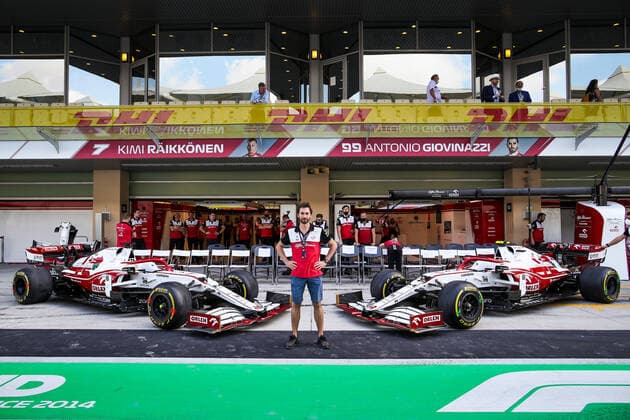 Photographer Florent GOODEN preparing the Alfa Romeo Racing ORLEN Team picture during the Formula 1 Etihad Airways Abu Dhabi Grand Prix 2021, 22th round of the 2021 FIA Formula One World Championship, WM, Weltmeisterschaft from December 10 to 12, 2021 on the Yas Marina Circuit, in Yas Island, Abu Dhabi - Photo Antonin Vincent DPPI F1 - ABU DHABI GRAND PRIX 2021 - RACE DPPI Panoramic  20211212_GOODEN_FGO00230