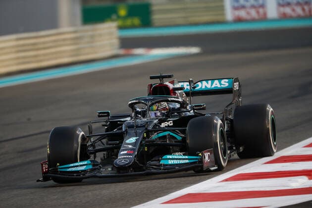 44 HAMILTON Lewis (gbr), Mercedes AMG F1 GP W12 E Performance, action during the Formula 1 Etihad Airways Abu Dhabi Grand Prix 2021, 22th round of the 2021 FIA Formula One World Championship, WM, Weltmeisterschaft from December 10 to 12, 2021 on the Yas Marina Circuit, in Yas Island, Abu Dhabi - F1 - ABU DHABI GRAND PRIX 2021 - RACE DPPI Panoramic  00121046__V2_3484.JPG