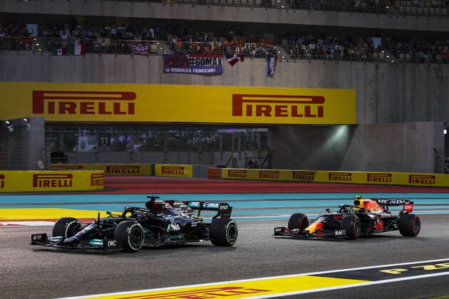 44 HAMILTON Lewis (gbr), Mercedes AMG F1 GP W12 E Performance, 11 PEREZ Sergio (mex), Red Bull Racing Honda RB16B, action during the Formula 1 Etihad Airways Abu Dhabi Grand Prix 2021, 22th round of the 2021 FIA Formula One World Championship, WM, Weltmeisterschaft from December 10 to 12, 2021 on the Yas Marina Circuit, in Yas Island, Abu Dhabi - F1 - ABU DHABI GRAND PRIX 2021 - RACE DPPI Panoramic 00121046_AV6_8663.JPG