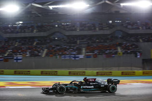 44 HAMILTON Lewis (gbr), Mercedes AMG F1 GP W12 E Performance, action during the Formula 1 Etihad Airways Abu Dhabi Grand Prix 2021, 22th round of the 2021 FIA Formula One World Championship, WM, Weltmeisterschaft from December 10 to 12, 2021 on the Yas Marina Circuit, in Yas Island, Abu Dhabi - F1 - ABU DHABI GRAND PRIX 2021 - RACE DPPI Panoramic  00121046_AV6_8768.JPG