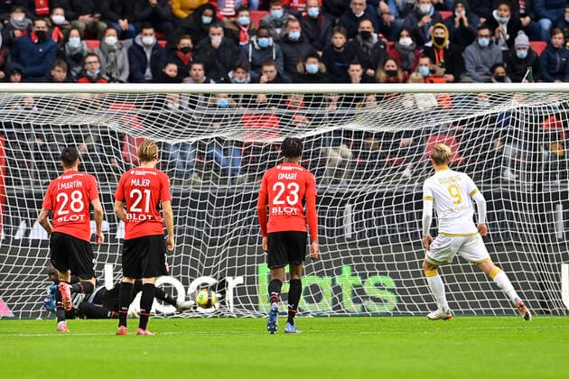 Fußball, Stade Rennes - OGC Nizza but sur penalty de Kasper Dolberg Rasmussen (Nice) FOOTBALL : Rennes vs Nice - Ligue 1 - 12 12 2021 JBAutissier Panoramic 