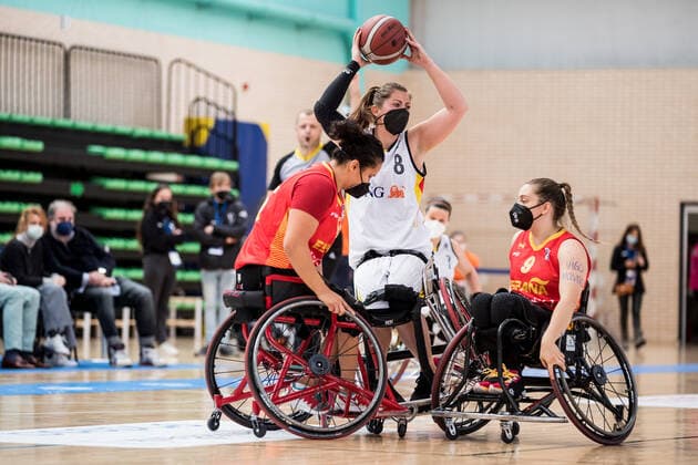 European Championship Wheelchair Basketball 12 12 2021 MADRID, SPAIN 12 December Wheelchair Basketball, 3rd place match Germany vs Spain on day 9 of the European Championship Wheelchair Basketball on 12 12 2021 at Polid Municipal Francisco Fernandez Ochoa in Madrid, Spain Isabel De Jesus Lopez Spain, 55 , Katharina Lang Germany, 8 , Sara Revuelta Spain, 9 Copyright: xBEAUTIFULxSPORTS Wunderlx