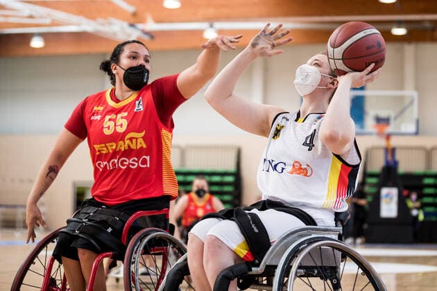 European Championship Wheelchair Basketball 12 12 2021 MADRID, SPAIN 12 December Wheelchair Basketball, 3rd place match Germany vs Spain on day 9 of the European Championship Wheelchair Basketball on 12 12 2021 at Polid Municipal Francisco Fernandez Ochoa in Madrid, Spain Isabel De Jesus Lopez Spain, 55 , Svenja Erni Germany, 4 Copyright: xBEAUTIFULxSPORTS Wunderlx