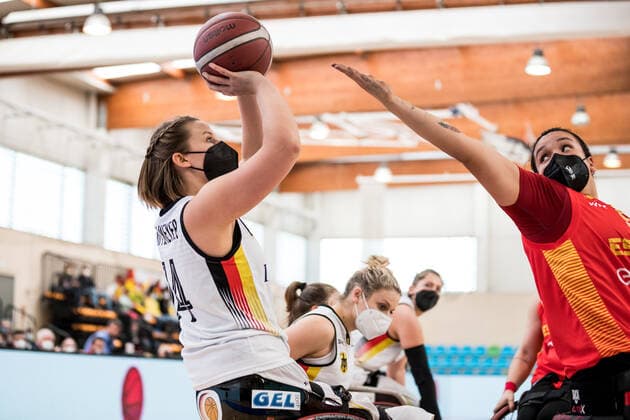 European Championship Wheelchair Basketball 12 12 2021 MADRID, SPAIN 12 December Wheelchair Basketball, 3rd place match Germany vs Spain on day 9 of the European Championship Wheelchair Basketball on 12 12 2021 at Polid Municipal Francisco Fernandez Ochoa in Madrid, Spain Lena Knippelmeyer Germany, 14 , Isabel De Jesus Lopez Spain, 55 Copyright: xBEAUTIFULxSPORTS Wunderlx
