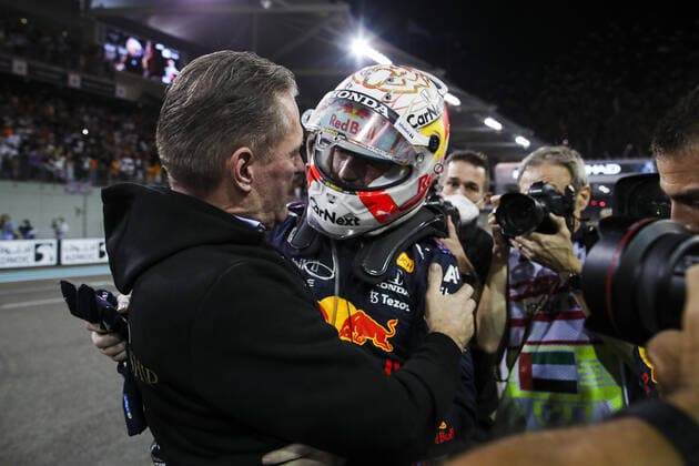 VERSTAPPEN Max (ned), Red Bull Racing Honda RB16B, VERSTAPPEN Jos (ned) celebrating his 1st title during the Formula 1 Etihad Airways Abu Dhabi Grand Prix 2021, 22th round of the 2021 FIA Formula One World Championship, WM, Weltmeisterschaft from December 10 to 12, 2021 on the Yas Marina Circuit, in Yas Island, Abu Dhabi - F1 - ABU DHABI GRAND PRIX 2021 - RACE DPPI Panoramic  00121046_FGO01014.JPG