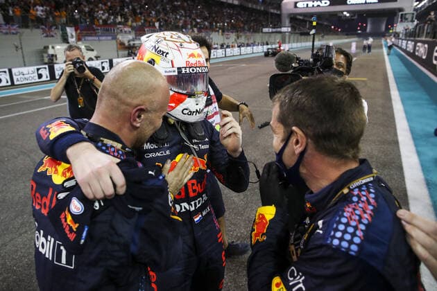 VERSTAPPEN Max (ned), Red Bull Racing Honda RB16B, portrait celebrating his 1st title during the Formula 1 Etihad Airways Abu Dhabi Grand Prix 2021, 22th round of the 2021 FIA Formula One World Championship, WM, Weltmeisterschaft from December 10 to 12, 2021 on the Yas Marina Circuit, in Yas Island, Abu Dhabi - F1 - ABU DHABI GRAND PRIX 2021 - RACE DPPI Panoramic  00121046_FGO00994.JPG