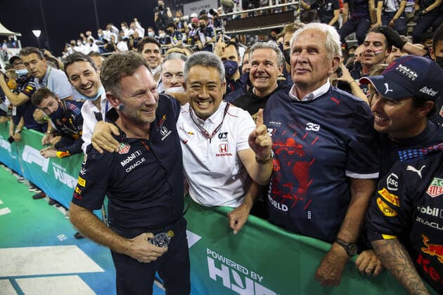 HORNER Christian (gbr), Team Principal of Red Bull Racing, TANABE Toyoharu, Technical Director of Honda Racing F1, portrait, MARKO Helmut (aut), Drivers Manager of Red Bull Racing, portrait during the Formula 1 Etihad Airways Abu Dhabi Grand Prix 2021, 22th round of the 2021 FIA Formula One World Championship, WM, Weltmeisterschaft from December 10 to 12, 2021 on the Yas Marina Circuit, in Yas Island, Abu Dhabi - F1 - ABU DHABI GRAND PRIX 2021 - RACE DPPI Panoramic 00121046_FGO01254.JPG