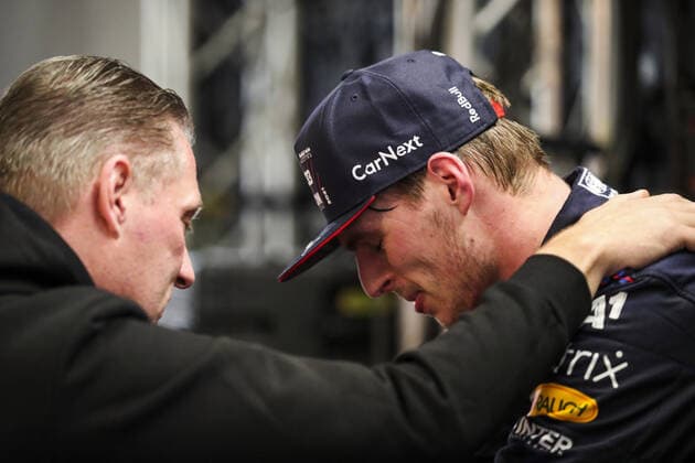 VERSTAPPEN Max (ned), Red Bull Racing Honda RB16B, portrait with his dad JOS during the Formula 1 Etihad Airways Abu Dhabi Grand Prix 2021, 22th round of the 2021 FIA Formula One World Championship, WM, Weltmeisterschaft from December 10 to 12, 2021 on the Yas Marina Circuit, in Yas Island, Abu Dhabi - F1 - ABU DHABI GRAND PRIX 2021 - RACE DPPI Panoramic  00121046_FG0O0318.JPG