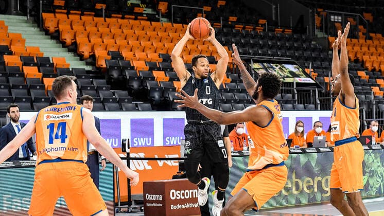 GER, BBL, ratiopharm ulm vs Hamburg Towers 12 12 2021, ratiopharm arena, Neu Ulm, GER, BBL, ratiopharm ulm vs Hamburg Towers, pictured Philipp Herkenhoff Ulm, 14 , Cristiano Felicio Ulm, 1 and Semaj Christon Ulm, 0 defend against Jaylon Brown Hamburg, 0 nordphotoxGmbHx xHafner nph00200