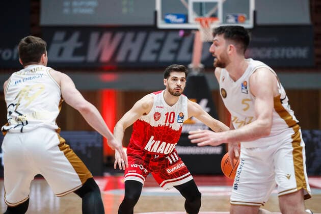 GER, Wuerzburg, s Oliver Arena, 12 12 2021, emspor, emonline, despor, deonline, s Oliver Wuerzburg vs Basketball Loewen Braunschweig, easyCredit BBL, 10 Matchday Picture Luciano Parodi s Oliver Wuerzburg Copyright: HMBxMedia JulienxBecker