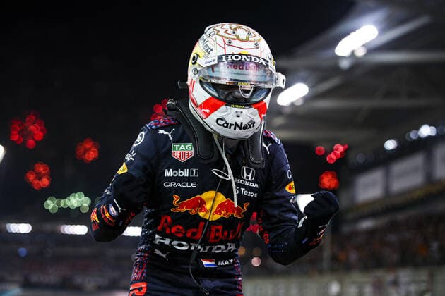 VERSTAPPEN Max (ned), Red Bull Racing Honda RB16B, portrait celebrating his 1st title during the Formula 1 Etihad Airways Abu Dhabi Grand Prix 2021, 22th round of the 2021 FIA Formula One World Championship, WM, Weltmeisterschaft from December 10 to 12, 2021 on the Yas Marina Circuit, in Yas Island, Abu Dhabi - F1 - ABU DHABI GRAND PRIX 2021 - RACE DPPI Panoramic  00121046_FG0O0204.JPG